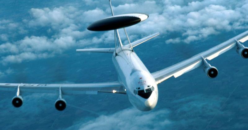 Піхотинець спостерігатиме за полем бою, як це робить літак AWACS: навіщо необхідна система зв'язку Link 16 – думка експерта.