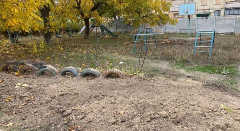 Окупантські сили здійснили напад на дитячий майданчик у Нікополі, внаслідок чого постраждали дві дівчинки.