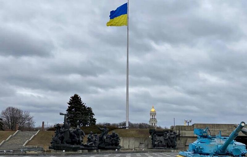 У КМДА роз'яснили, коли і чому планують зняти найбільший український прапор.